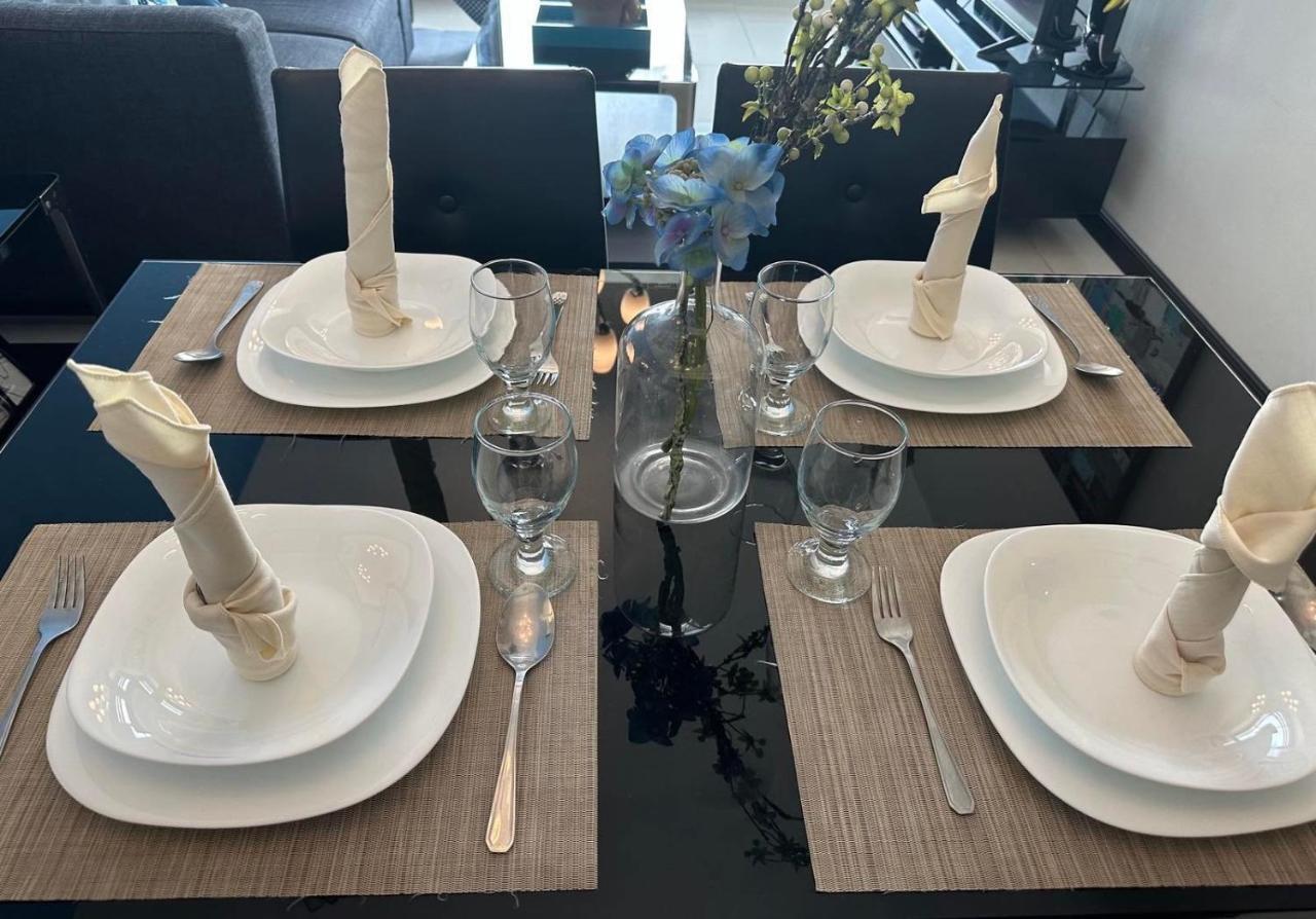 Suites De Marina Manila With Netflix Zewnętrze zdjęcie